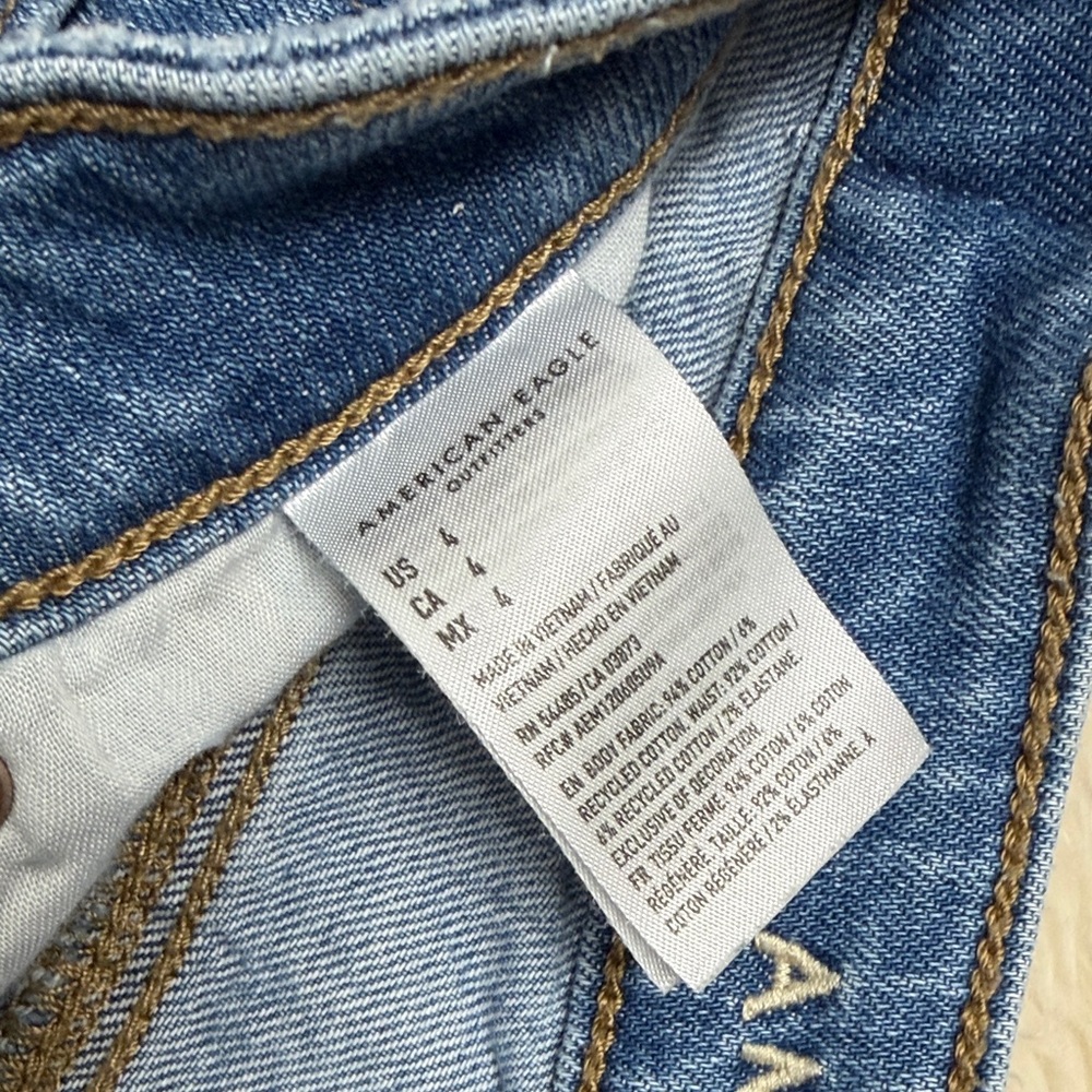 American Eagle women’s Embroidered Light Blue Denim raw hem Shorts size 4 - Picture 6 of 11